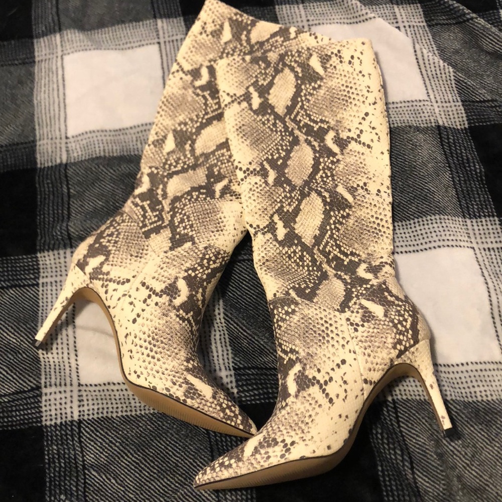 Steve Madden “kinga” boot